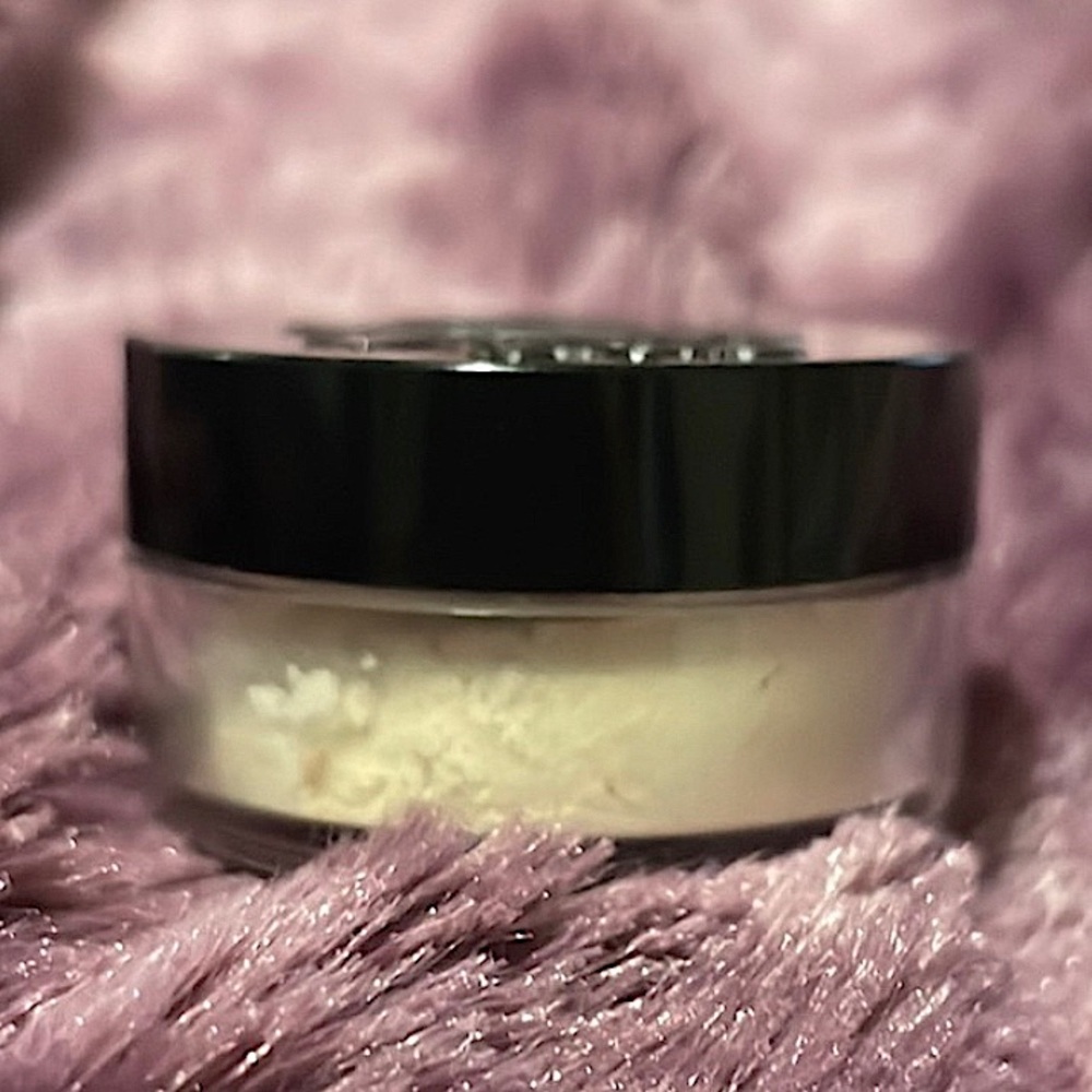 Mini KVD Lock-It Translucent Setting Powder - Picture 4 of 4